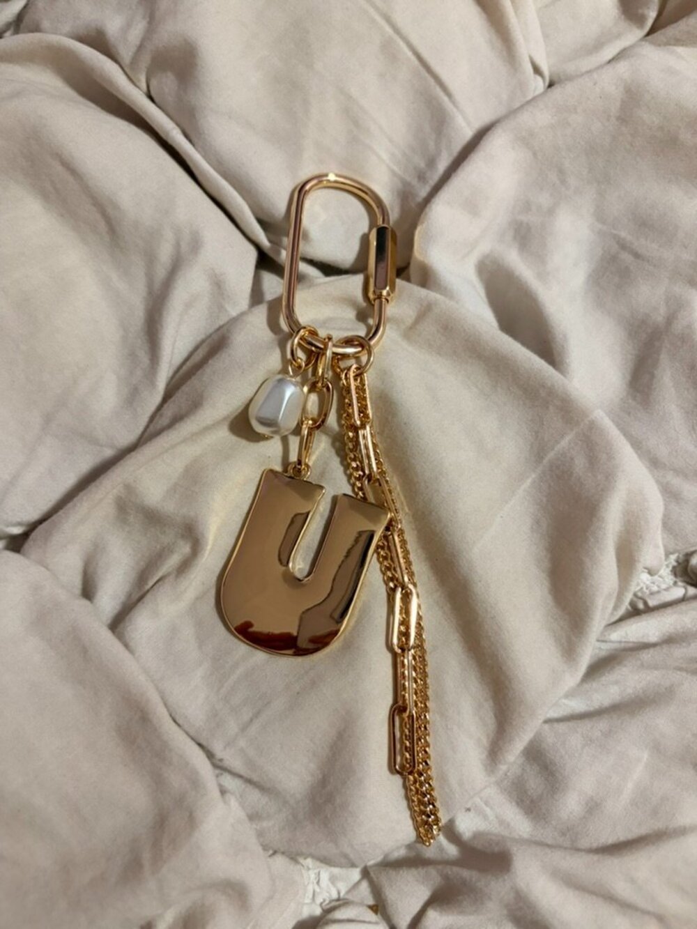 Gold Tone Letter U Keychain Initial Bag Charm Pearl Accent Accessory